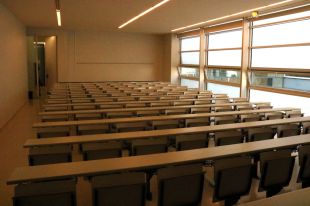 La vaga a la UdG ha estat massiva fins les dotze del migdia