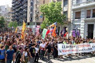 Mig miler d'estudiants es concentren al centre de Girona