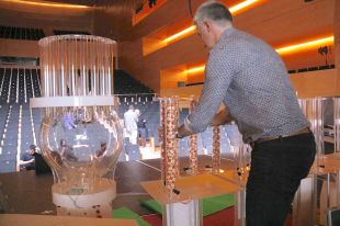 Arriben els bombos i les boles pel sorteig de la Grossa de Sant Jordi a Girona