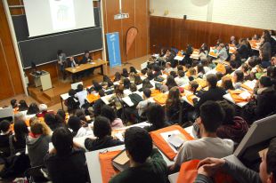Uns 300 mestres i professors reflexionen sobre com utilitzar la tecnologia en l'aprenentatge