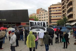 Una quarantena de persones reclamen millors pensions a Girona