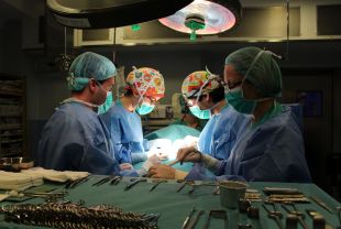 El servei de Cirurgia Pediàtrica del Trueta i el Santa Caterina opera 500 pacients durant l'últim any