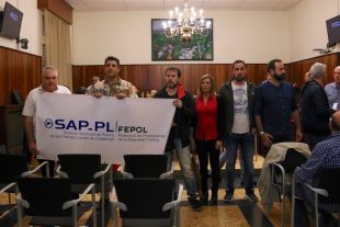 Els treballadors de l'Ajuntament de Figueres acudeixen al ple per reclamar millores laborals
