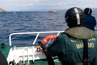 Rescaten un home d'una embarcació que s'estava enfonsant a l'Escala