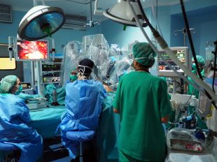 El Trueta incorpora un robot per a cirurgies amb el que preveu fer 150 operacions anuals