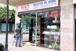 Mor el conductor d'un quad després de xocar contra un comerç a Girona