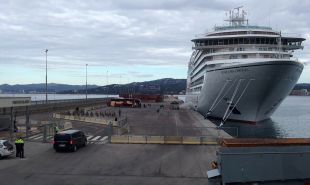 Palamós rep el Seabourn Ovation amb 500 passatgers en el seu viatge inaugural