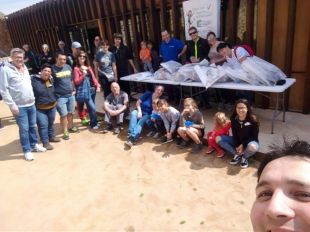Netejant l'entorn del Castell de Montsoriu en el marc del ''Clean Up Europe''
