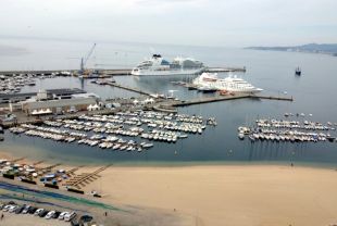 Prop de 800 creueristes arriben a Palamós en la primera doble escala de la temporada