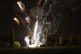 La pluja desllueix el castell de focs que tanca les festes de Sant Narcís