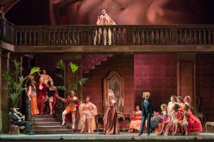 El Liceu presenta un 'Manon Lescaut' ambientat en la immigració del segle XX