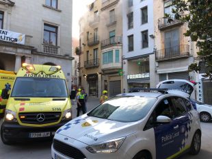 Desallotjat un edifici a Figueres per l'incendi d'una assecadora