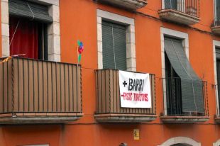 La CUP de Girona denuncia que el consistori lloga pisos turístics per atendre emergències d’habitatge
