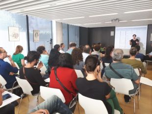 Una quarantena d'assistents a la sessió de formació entorn del 'Finançament de projectes culturals'