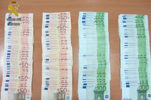 Enxampats dos conductors que volien creuar la frontera amb 66.800 euros sense declarar