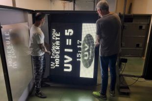 Una empresa de Palamós idea una pantalla que informa de la radiació solar