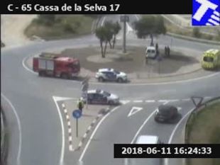 Un ferit en un xoc entre dos turismes a la C-65 a Cassà de la Selva