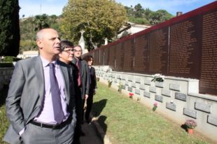 Uns plafons recorden les víctimes del franquisme afusellades i enterrades al cementiri de Girona 