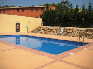 Ingressa al Trueta una nena de 8 anys que s'ha ofegat en una piscina de colònies a Vilopriu