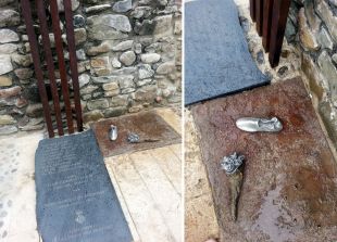 Escapcen una espardenya del memorial a Lluís Companys a Besalú