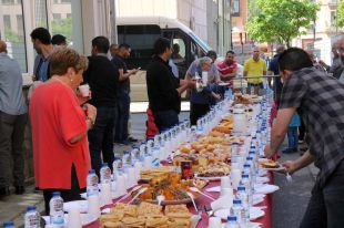 La comunitat musulmana de Ripoll celebra la fi del Ramadà, el primer després dels atemptats