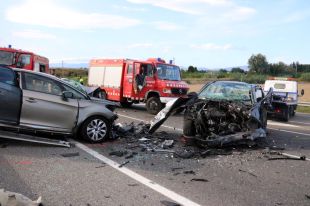 Un mort i dos ferits en un xoc entre dos turismes a la C-31 a Torroella de Fluvià