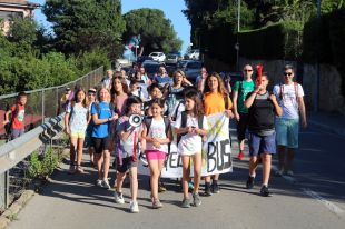 Pares i alumnes del Narcís Xifra de Girona reclamen una línia directa d'autobús a l'institut 