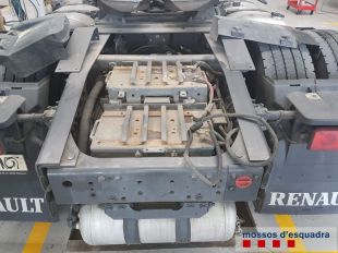 Denunciat per manipular el sistema d'emissió de gasos del camió i dur una bomba per robar gasoil