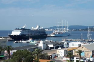 El port de Palamós rep una doble escala de creuers amb gairebé un miler de turistes