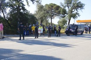 Una vintena de persones protesten contra la presència de Felip VI a Caldes de Malavella