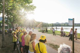 Més de 12.000 persones participen a la 'Sardana per la Llibertat' de Banyoles
