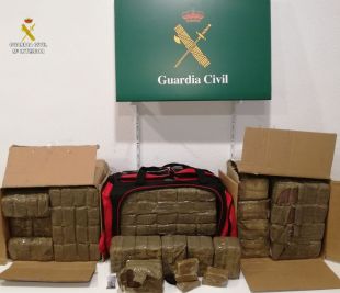 Cinc detinguts i més de 100 kg de haixix i marihuana comissats en diversos controls a la Jonquera