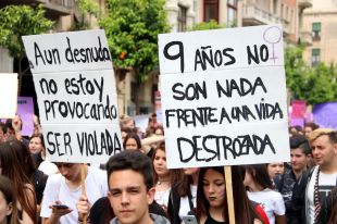 Denunciats dos veïns de Portbou per acusar els jutges de 'La Manada' de còmplices de violació