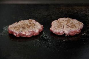 L'hamburguesa de camell o el fuet de conill, productes estrella del Firatast
