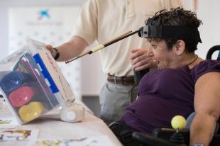 Set presos fan un taller de valors a Girona liderat per persones amb paràlisi cerebral