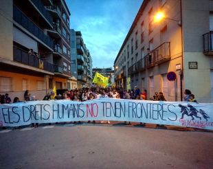 La Caravana Obrim Fronteres arriba a Ventimiglia després de manifestar-se a Salt