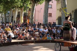 Unes 30.000 persones passen per la 23a edició Fira del Circ al carrer de La Bisbal d'Empordà