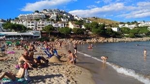 La tempesta deixa 13 platges de la Costa Brava amb bandera vermella