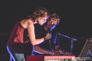 El mercat La Santa oferirà concerts amb les actuacions de Blaumut, Manu Guix, Sofia Ellar i Cepeda