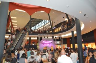 Centenars de persones assisteixen als concerts del 2on Espai Unplugged