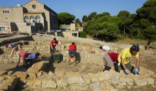 Documenten les primeres construccions gregues d'Empúries, aixecades durant segle VI aC