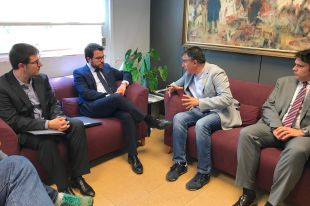 Aragonès es compromet amb Salt a millorar el transport públic i les polítiques d'habitatge