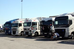 Dos camioners n'apallissen un altre en un aparcament de la Jonquera i l'envien a l'hospital