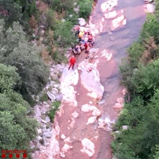 Ferit greu un noi en accidentar-se en un riu a Albanyà