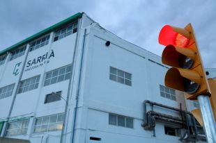 Cimera amb el comitè d'Hinojosa pel conflicte de les pudors que genera la fàbrica