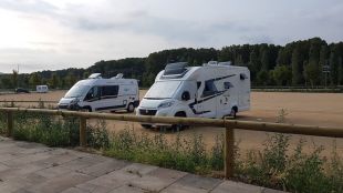 Girona posa tanques al nou aparcament d'autocaravanes del Pla de Baix de Domeny