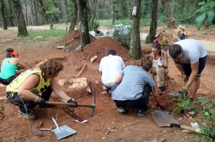 Descobreixen que Roca Foradada va acollir un gran assentament de neandertals que vivien en cabanes