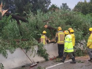 Els Bombers fan més d'un centenar de sortides per incidències relacionades amb la pluja