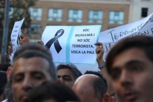El germà de Younes Abouyaaqoub vol que es retiri la imatge on se'l veu comprant una disfressa