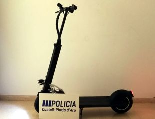 Atrapen un turista begut que anava fent esses per Platja d'Aro amb un patinet elèctric